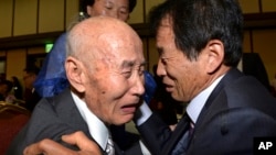 North Korean Chae Hun Sik, 88, left, meets with his South Korean son, Chae Hee-yang, 65, during the Separated Family Reunion Meeting at Diamond Mountain resort in North Korea, Oct. 20, 2015.