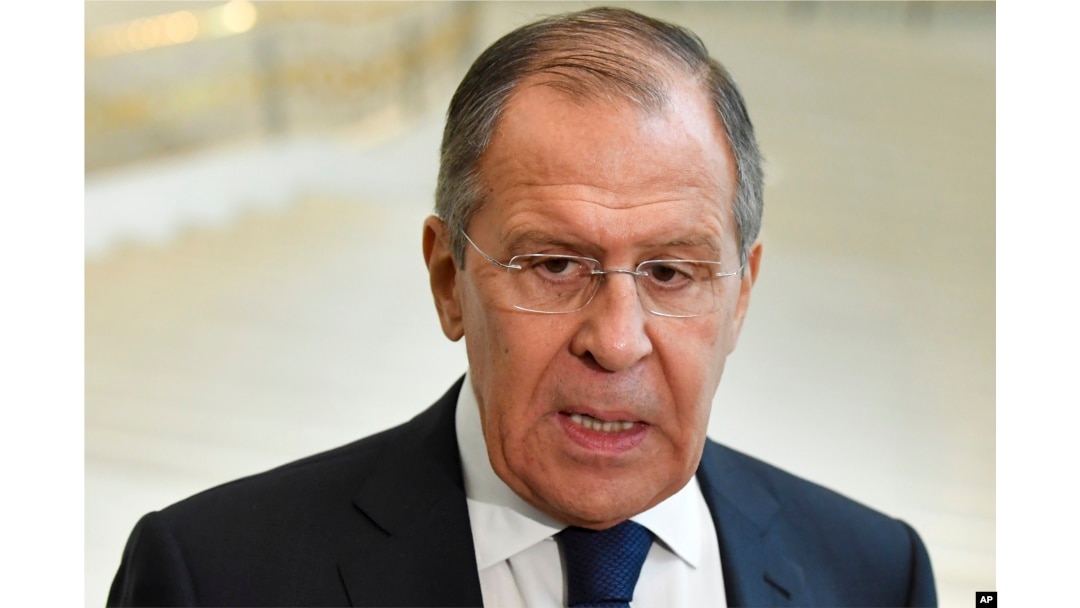 Arhiva - Ruski ministar spoljnih poslova Sergej Lavrov razgovara sa novinarima.