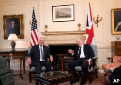 Los cancilleres de EE.UU. y Gran Bretaña, Rex Tillerson (izq.) y Boris Johson, reunidos en la sede del gobierno británico en Londres. Enero 22 de 2018.