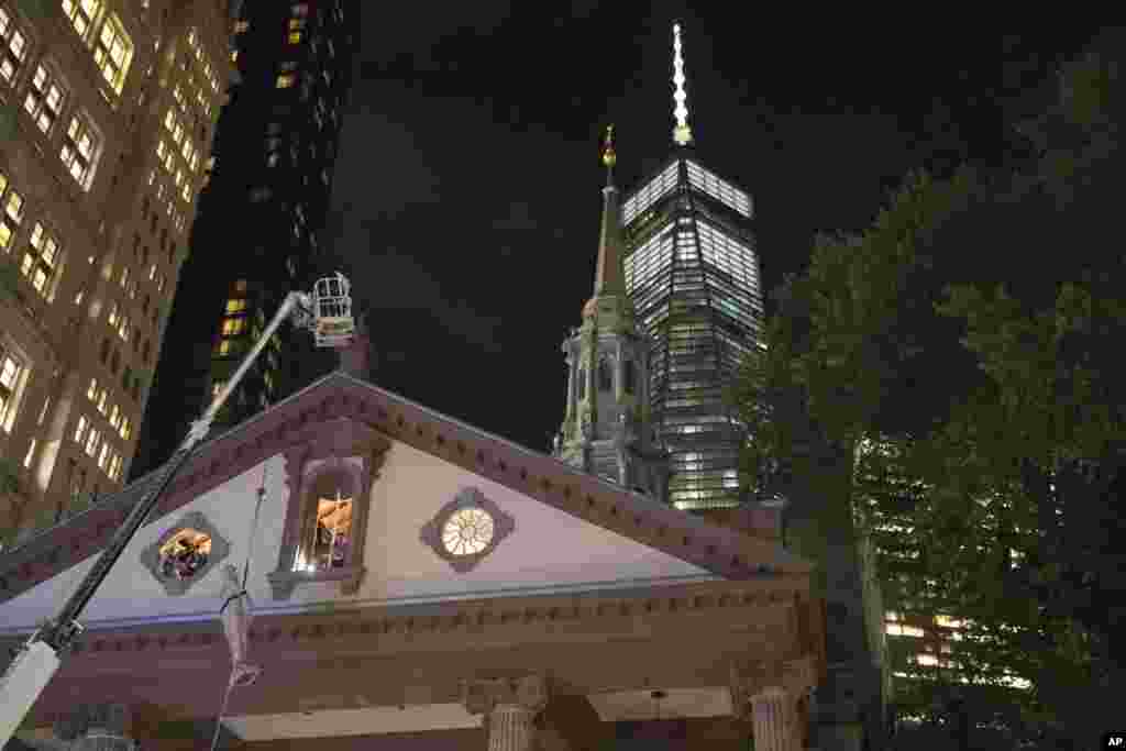 در آستانه جشن سالگرد ساخت قدیمی&zwnj;&zwnj;ترین کلیسا در منهتن نیویورک. در طول ۲۵۰ سالی&zwnj; که کلیسا سنت پال ساخته شده، افراد مشهوری، از جمله جرج واشنگتن از این کلیسا بازدید کرده اند. با وجود نزدیکی&zwnj; به محل حادثه ۱۱ سپتامبر، این کلیسا آسیب بسیار کمی&zwnj; دید. به همین خاطر به &laquo;کلیسای کوچکی که ایستاد&raquo;، مشهور شد.