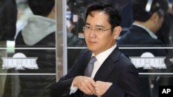 FILE - Lee Jae-yong, a vice chairman of Samsung Electronics Co., arrives for a hearing at the National Assembly in Seoul, South Korea, Tuesday, Dec. 6, 2016. 