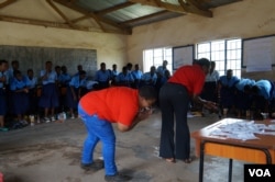 Girls' Club activities at Namalowe Day Secondary School in Mulanje, Malawi. (Photo: Lameck Masina for VOA)