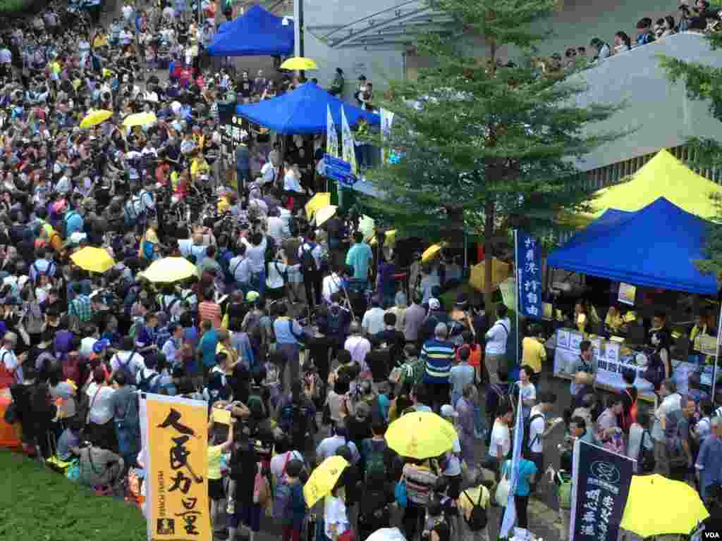  香港近40个团体及政党9月28日下午5点起，在金钟举行“全民觉醒，反抗暴政”的集会，纪念争取特首真普选的占领运动三周年。