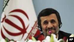 Iranian President Mahmoud Ahmadinejad smiles as he addresses the media during a news conference in Istanbul, Turkey, 24 Dec 2010