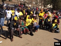 Bavuselela ibandla leZapu kwele South Africa.