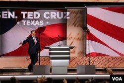 Ted Cruz takes the stage at the Republican National Convention, July 20, 2016. (A. Shaker/VOA)