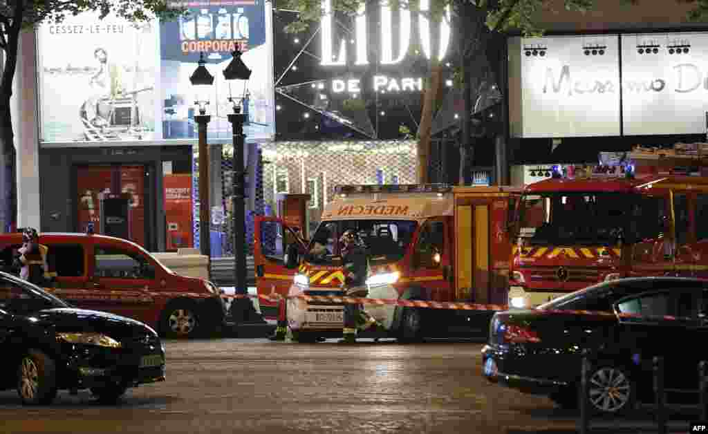 فرانس کے صدر فرانسواں اولاند نے کہا ہے کہ پیرس میں فائرنگ کے واقعہ کے بعد تمام اشارے اس بات کو ظاہر کرتے ہیں کہ یہ دہشت گردی کا ایک واقعہ ہے۔