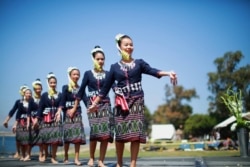 ນັກຟ້ອນ San Diego Lao Heritage Foundation.