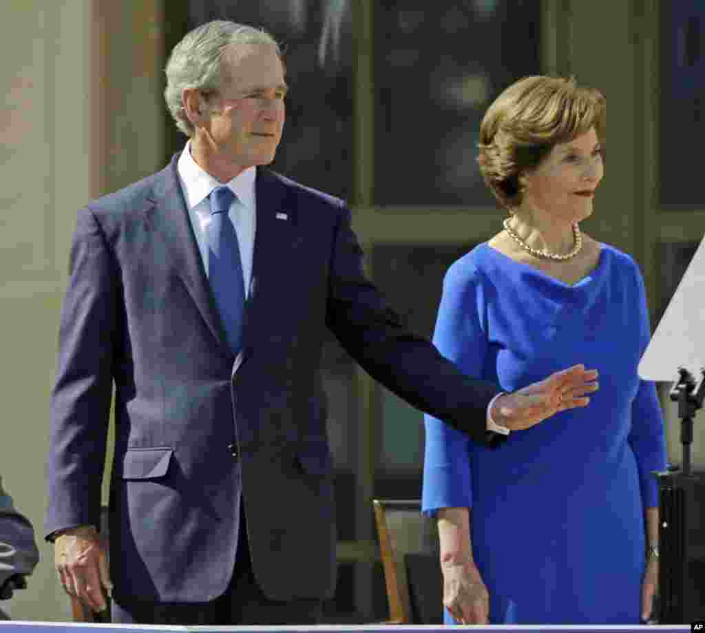 Former president George W. Bush and his wife, former first lady Laura Bush, arrive at the dedication of the George W. Bush Presidential Center, Dallas, Texas, April 25, 2013.