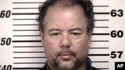 Ariel Castro se presentó en una corte de Cleveland, donde fue acusado de asalto sexual y secuestro. La policía de Ohio aseguró que Castro podría enfrentar la pena máxima.