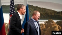 Presiden Barack Obama saat bertemu dengan Presiden Rusia Vladimir Putin pada KTT G8 bulan Juni lalu di Irlandia Utara.