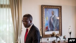 ARCHIVES - Augustin Matata Ponyo dans son bureau à Kinshasa le 13 avril 2015. 