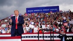 US President Donald Trump arrives for a campaign rally at Smith-Reynolds Regional Airport in Winston-Salem, North Carolina on September 8, 2020. (Photo by MANDEL NGAN / AFP)