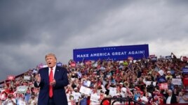 US President Donald Trump arrives for a campaign rally at Smith-Reynolds Regional Airport in Winston-Salem, North Carolina on September 8, 2020. (Photo by MANDEL NGAN / AFP)