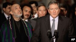 Ambassador Richard Holbrooke with President Hamid Karzai (file photo)