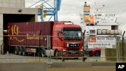 Sebuah truk di pelabuhan Zeebrugge, Belgia (foto: ilustrasi), sejenis dengan truk yang mengangkut migran Vietnam dan ditemukan tewas. 