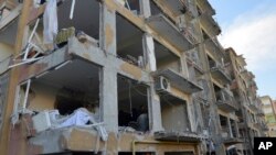 An apartment block damaged by car bomb in the southeastern Turkish city of Diyarbakir, Nov. 5, 2016. The Islamic State reportedly claimed responsibility for attack that left several people dead.