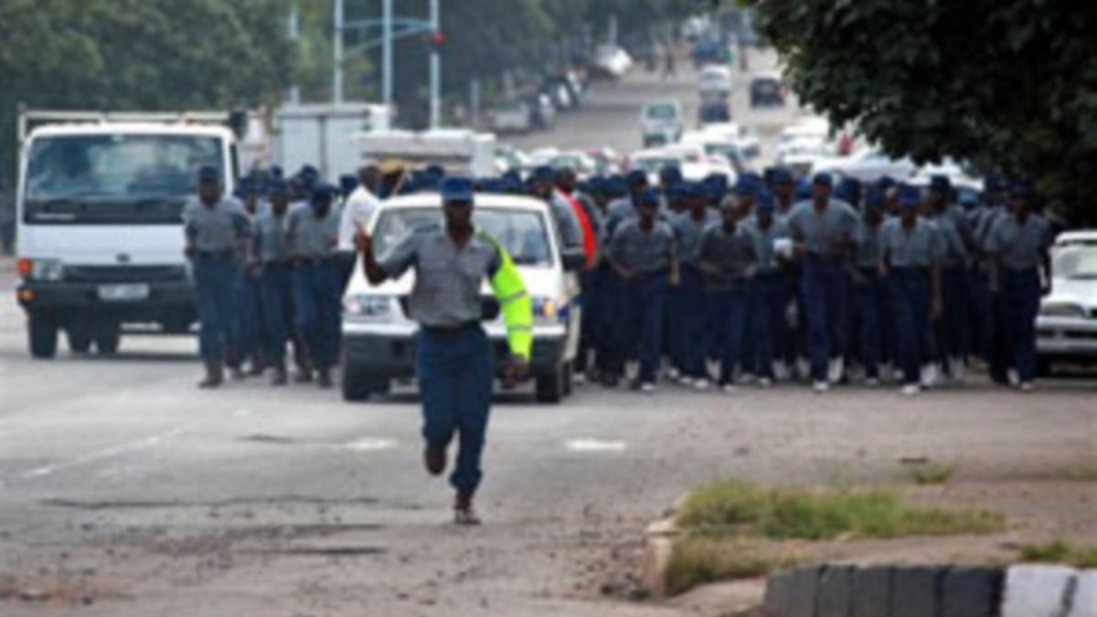 Zimbabwe Police Arrest Four Journalists In Widening Media Crackdown 