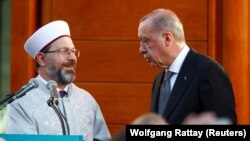 Cumhurbaşkanı Erdoğan, Köln Merkez Camisi'nin açılışında Diyanet İşleri Başkanı Ali Erbaş'la