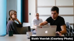 Подружжя Наталія Возняк (COO) і Стах Возняк (CEO) під час Iowa Startup Accelerator