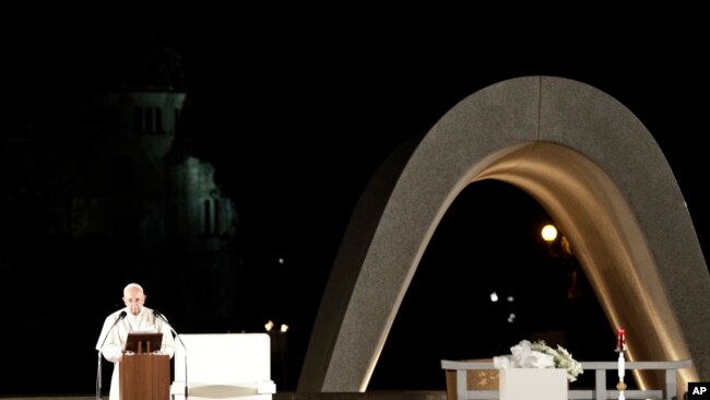 El papa Francisco en el Hiroshima Memorial Peace Park, en Hiroshima, el domingo 24 de noviembre de 2019. Foto AP/Gregorio Borgia.
