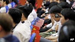 克里对胡志明市的大学生表示，未来美国政府的变化将不会影响两国关系。