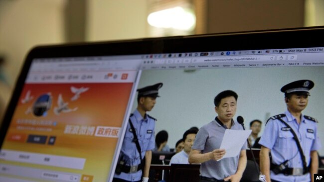 Trung Quốc xét xử một nhà bất đồng chính kiến.