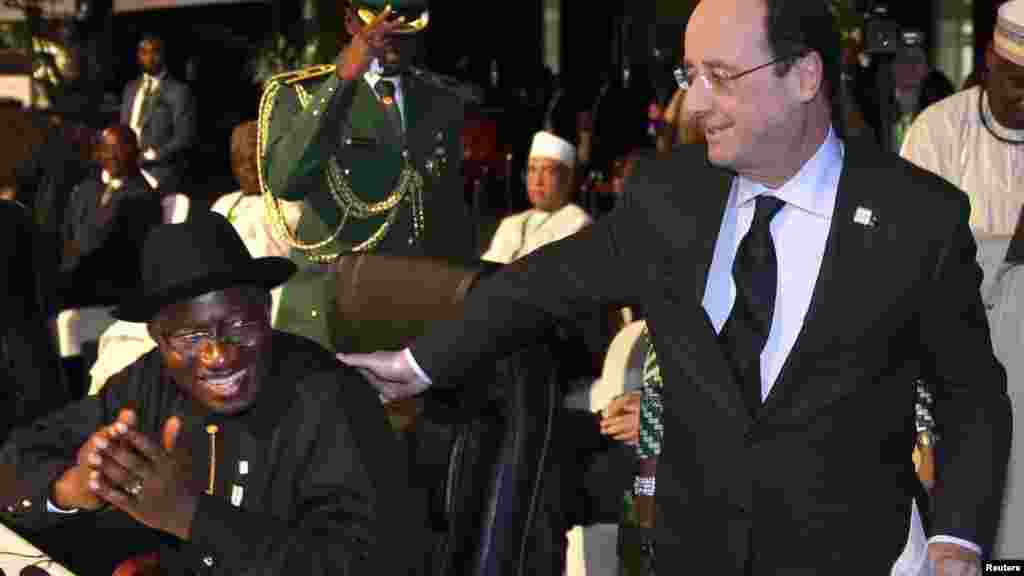 Shugaban kasar Faransa Francois Hollande da Shugaban Najeriya Goodluck Jonathan