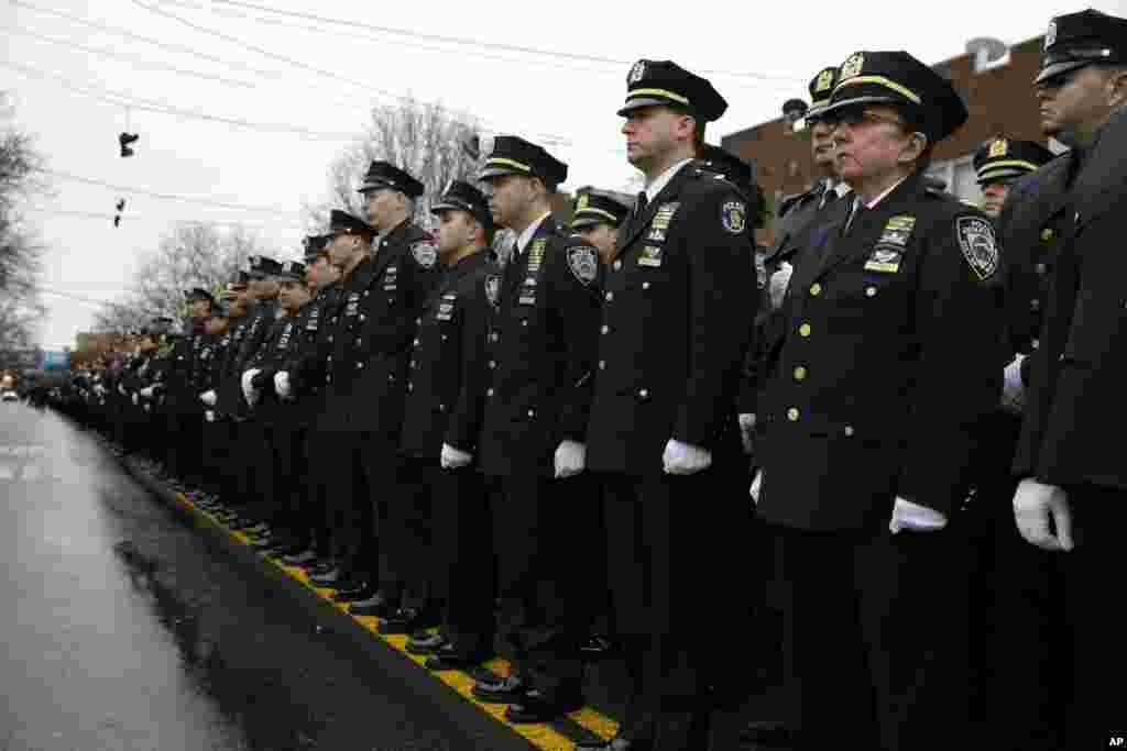 Police officers line the streets before the funeral of Officer Wenjian Liu in the Brooklyn borough of New York, Jan. 4, 2015. 