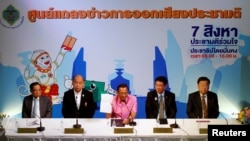 泰国选举委员会主席在曼谷的记者会上（2016年8月7日）