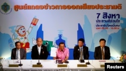 Thailand Election Commission's chairman Supachai Somcharoen (C) gestures during a news conference at the Election Commission Office in Bangkok, Aug. 7, 2016.