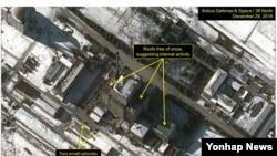 북한이 평안북도 영변 핵단지에서 플루토늄 생산용 원자로의 작업을 재개할 조짐이 있다고 미국의 북한전문매체 '38노스'가 밝혔다. 사진은 눈이 녹아있는 원자로 시설 지원 건물 지붕. 