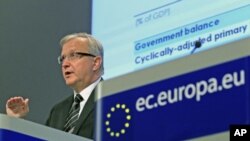 European Union Economic and Monetary Affairs Commissioner Olli Rehn addresses a news conference on the interim economic forecast at the European Commission headquarters in Brussels, Belgium, November 10, 2011.
