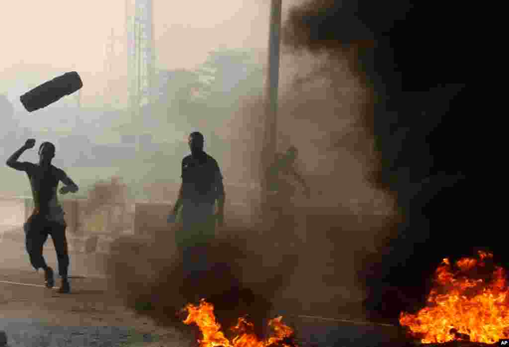 Angry youths burn debris in Lagos, Nigeria, January 10. (AP)