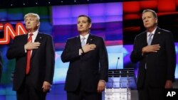 Donald Trump, Ted Cruz y John Kasich (de izquierda a derecha) son los tres restantes candidatos en la contienda por la nominación presidencial republicana.