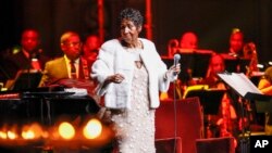 Archivo. Aretha Franklin asiste a la Gala de Fundación de Elton John para el SIDA en Nueva York el 7 de noviembre de 2017.