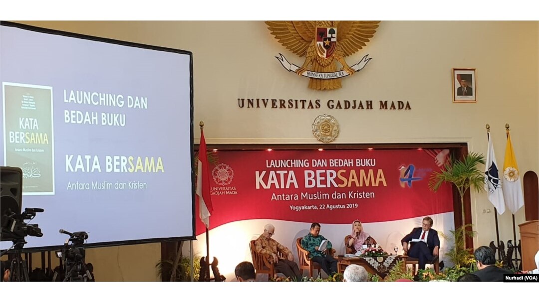 Kata Bersama merupakan edisi Indonesia untuk A Common Word disertai tulisan sejumlah tokoh.(Foto:VOA/Nurhadi)