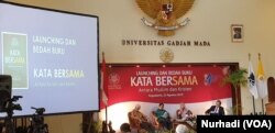 Kata Bersama merupakan edisi Indonesia untuk A Common Word disertai tulisan sejumlah tokoh.(Foto:VOA/Nurhadi)