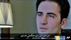 美國裔伊朗人希克馬蒂的這一鏡頭是從星期一播放的錄像中截取