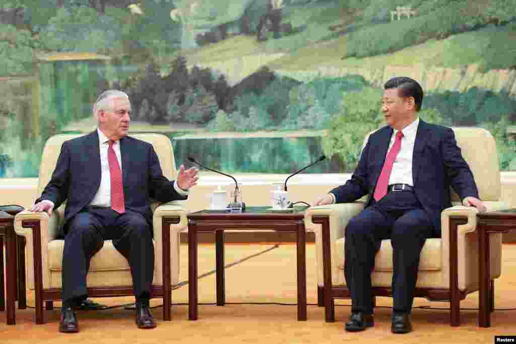 中國國家主席習近平和美國國務卿蒂勒森在北京人民大會堂會晤（2017年3月19日） 。蒂勒森此行的使命之一就是商定川習會事宜