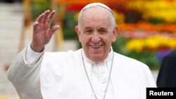 Pope Francis greets faithful during Easter Mass at St. Peter's Square at the Vatican, April 21, 2019.