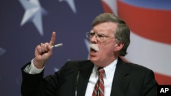 존 볼턴 전 유엔주재 미국대사가 지난 2010년 2월 워싱턴에서 열린 보수단체 행사에서 연설하고 있다. (자료사진)