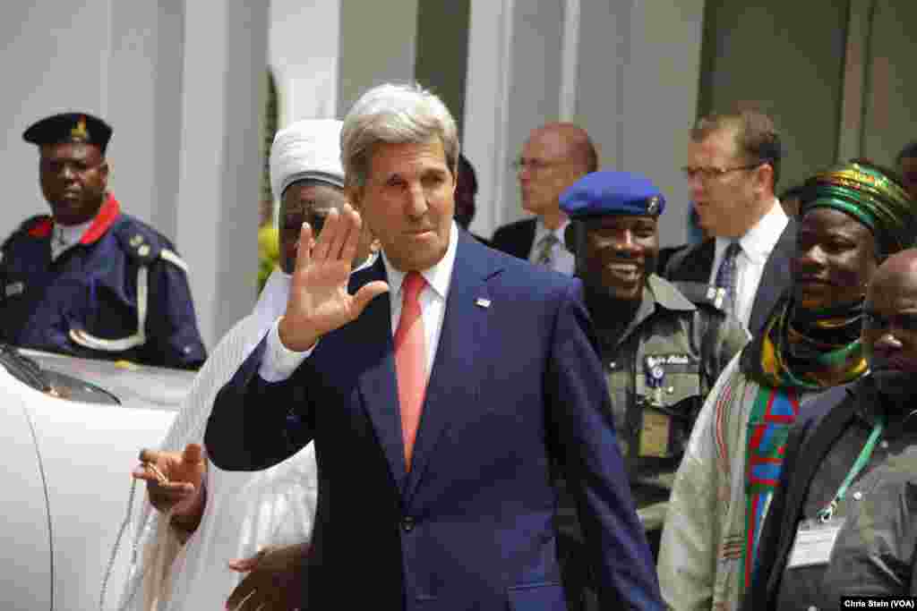 U.S. Secretary of State John Kerry waves after a visit to the sultan's palace in Sokoto, Nigeria, Aug. 23, 2016.