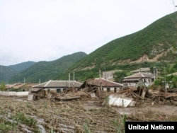북한 함경북도 회령시에서 홍수로 파괴된 가옥들.유엔이 16일 공개한 북한 함경북도 수해 실사보고서에 들어있는 사진이다.