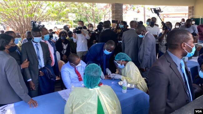 FILE - Zimbabwe’s government says it has fully vaccinated 2,472,859 people since the program started in February. (Columbus Mavhunga/VOA)
