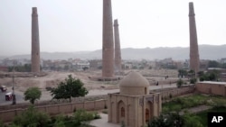 فرهنگیان افغان می گویند که اکثر آبدات تاریخی افغانستان در معرض نابودی قرار دارد.