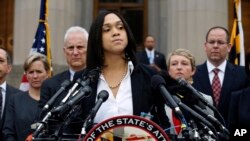 រូបភាព​ឯកសារ៖ លោកស្រី​ Marilyn Mosby មេធាវី​រដ្ឋ​ប្រចាំ​ក្រុង​បាល់ទីម័រ និយាយ​ទៅ​កាន់​អ្នក​សារព័ត៌មាន​ កាល​ពី​ថ្ងៃ​សុក្រ​ ទី​១​ ខែ​ឧសភា​ ឆ្នាំ​២០១៥។