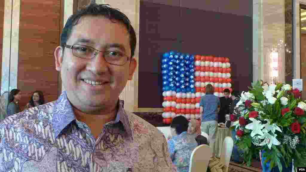 Fadli Zon, wakil ketua Partai Gerindra di Indonesia, mengatakan &quot;bersama Obama ada sebuah sentimen. Saya dapat melihat perubahan opini antara pemerintahan Bush dan Obama.&quot; (S. Schonhardt/VOA)