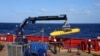 Australia triển khai tàu ngầm tìm máy bay Malaysia mất tích