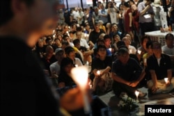 29일 홍콩 시민들이 반체제 인사 류샤오보의 완전 석방 등을 중국 정부에 요구하는 촛불집회를 열고있다.